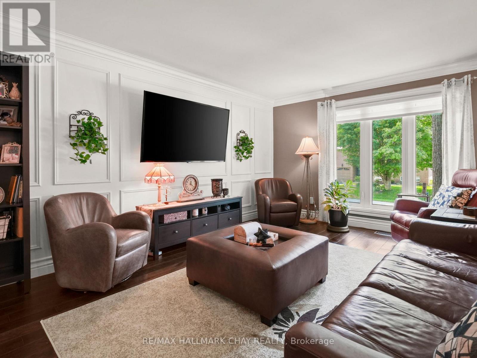 20 DOWNER CRESCENT - Image 16