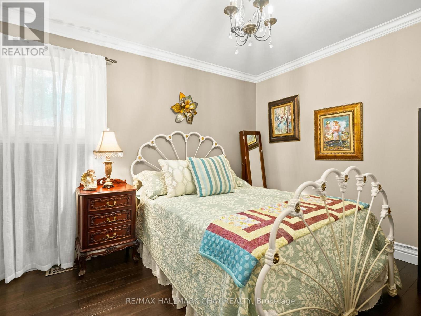 20 DOWNER CRESCENT - Image 27