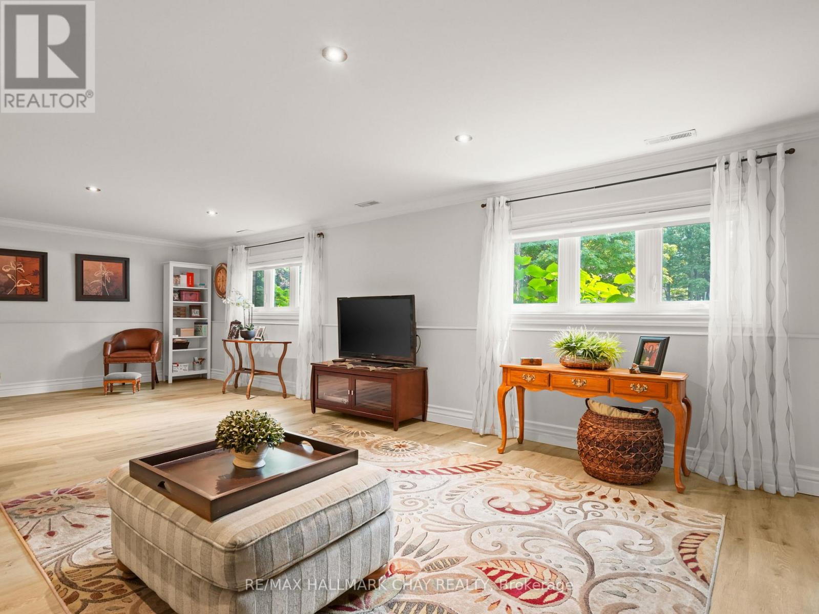 20 DOWNER CRESCENT - Image 30
