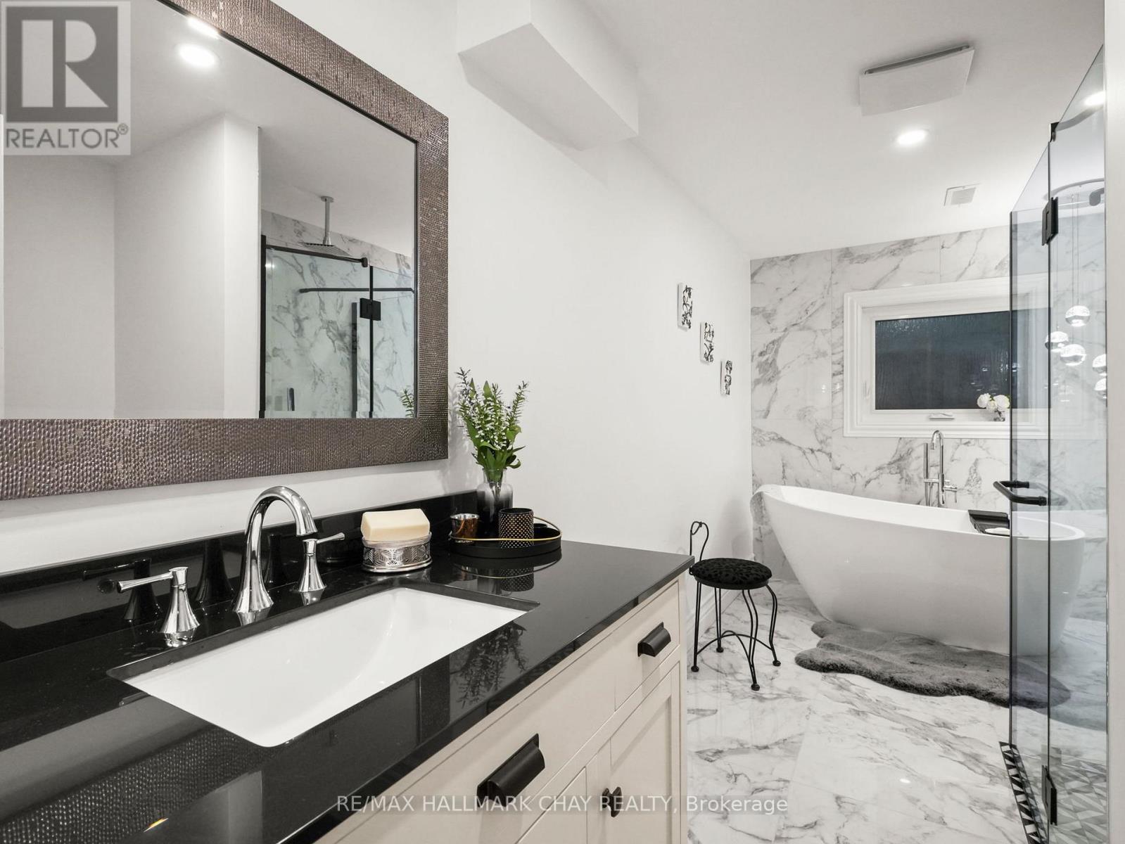 20 DOWNER CRESCENT - Image 33