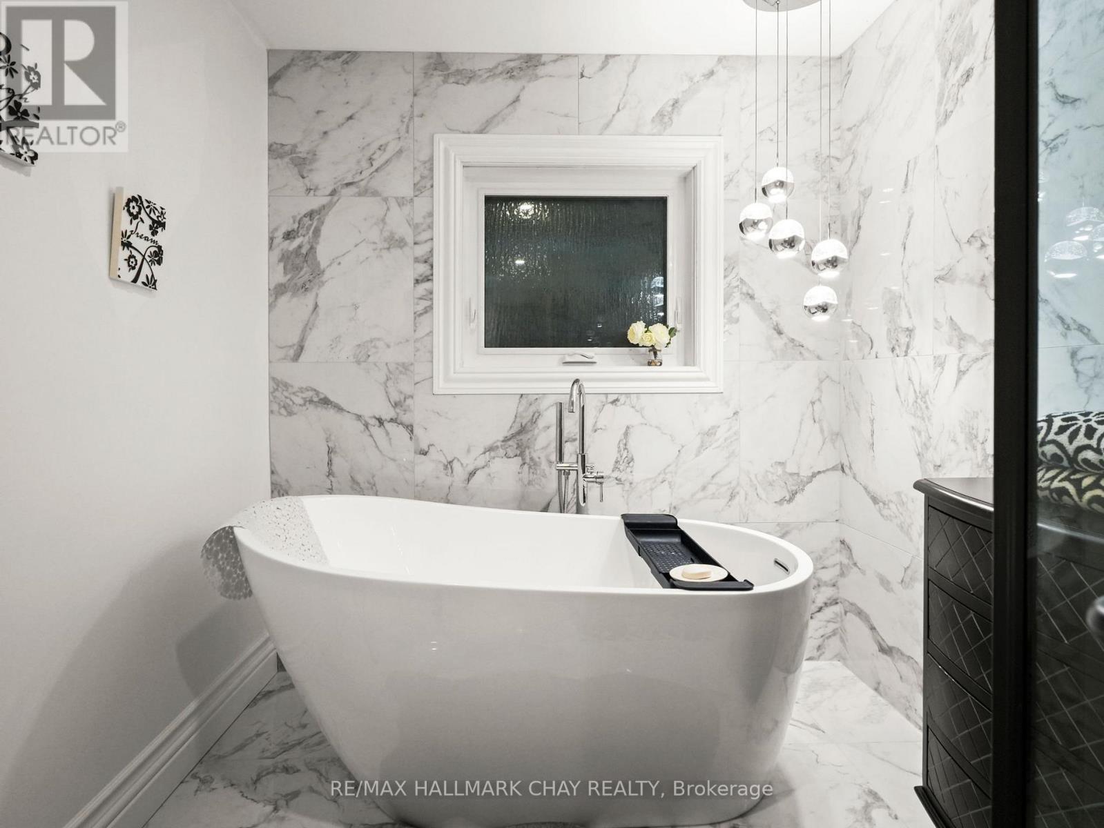 20 DOWNER CRESCENT - Image 35