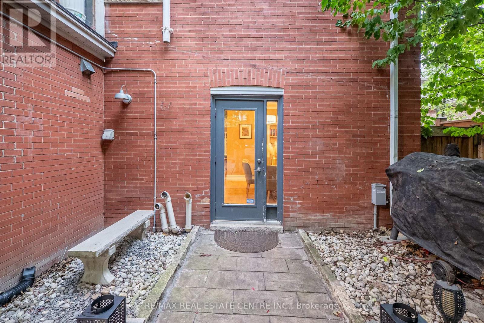 283 PLAINS ROAD W - 23