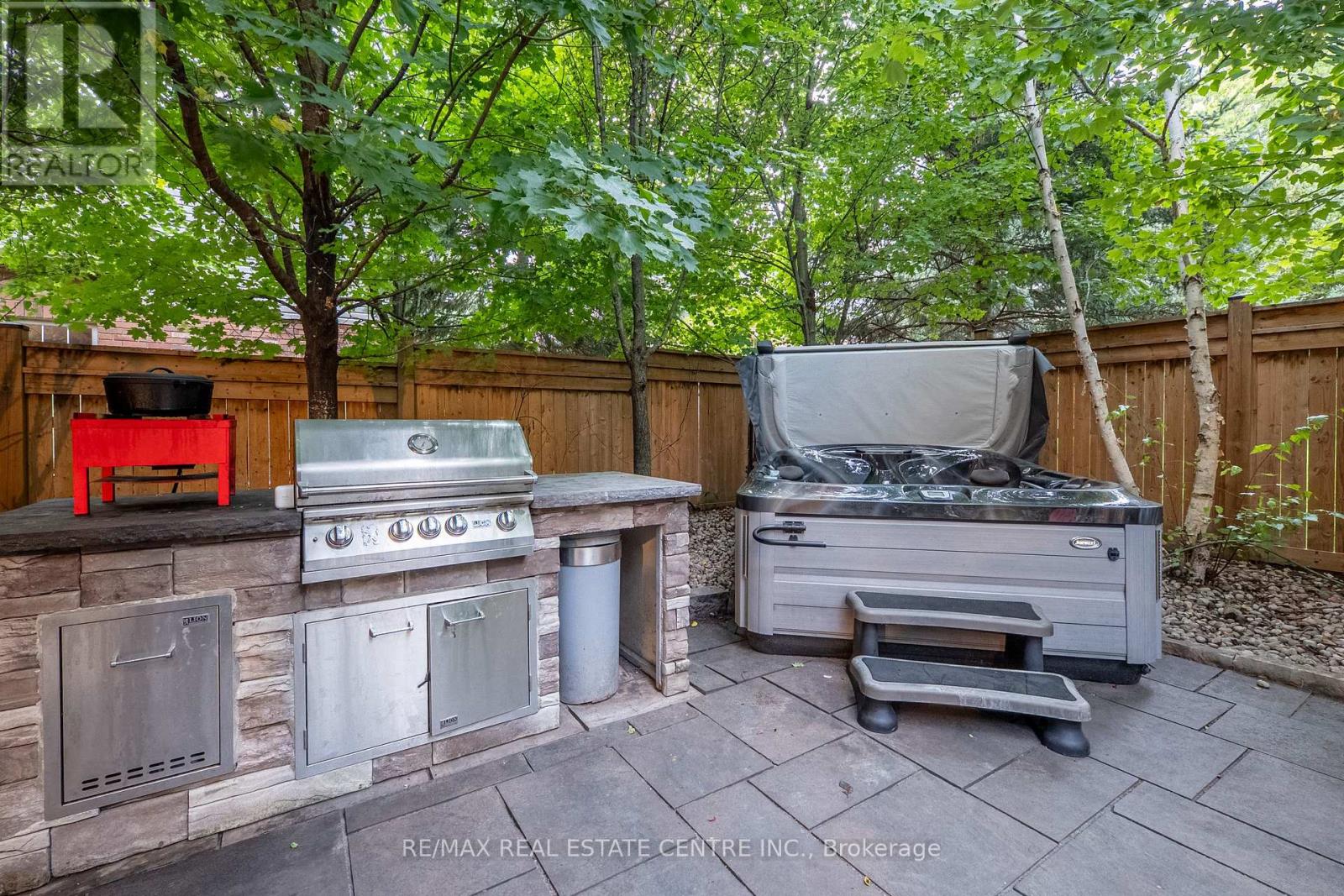 283 PLAINS ROAD W - 24