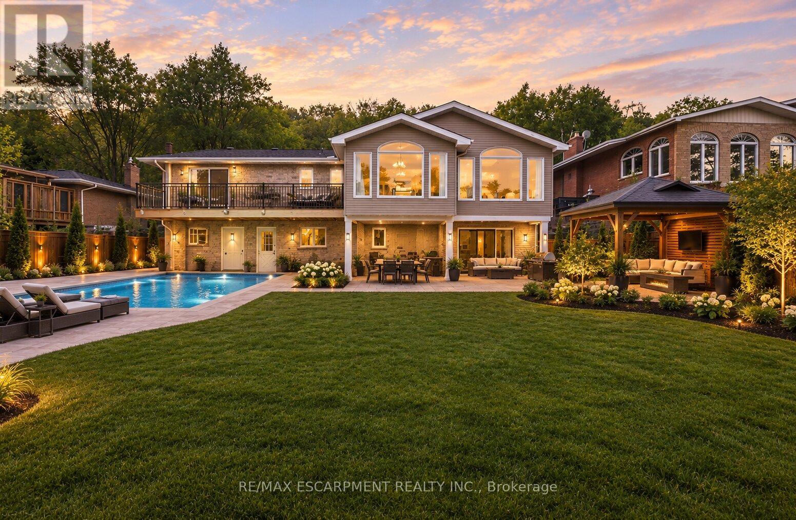 26 LESLIE DRIVE - 44