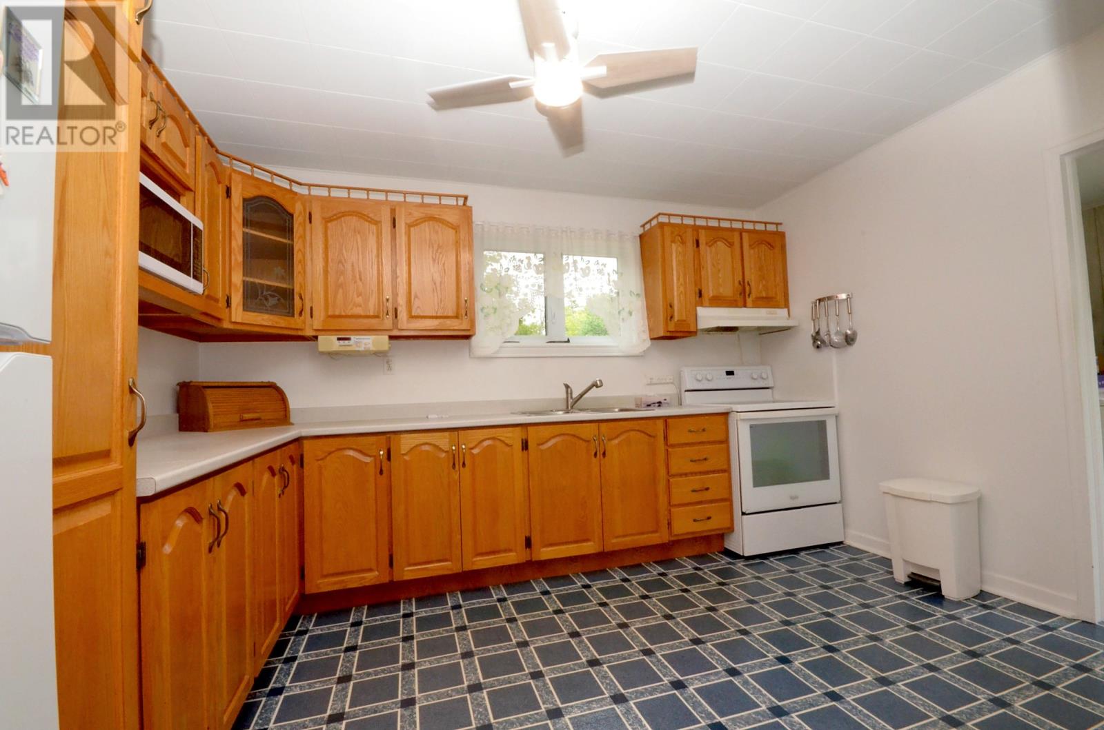 33 Ledrew's Road, photo 4 of 40