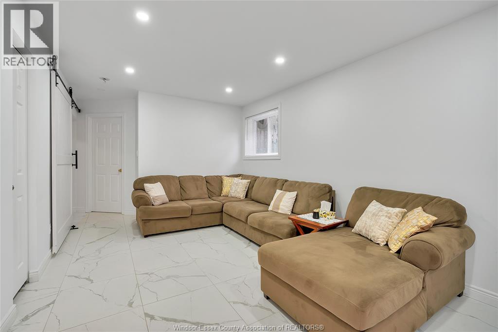 2651 TEEDIE CRESCENT - 19