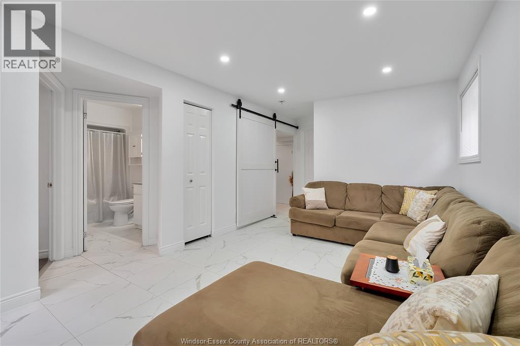 2651 TEEDIE CRESCENT - 20