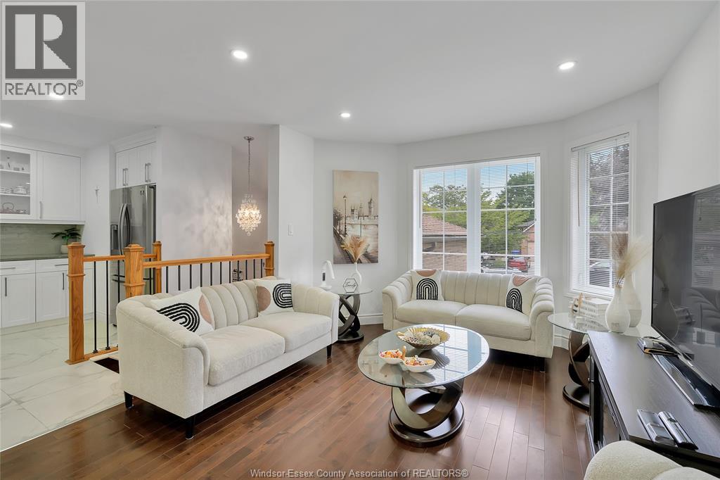 2651 TEEDIE CRESCENT - 3