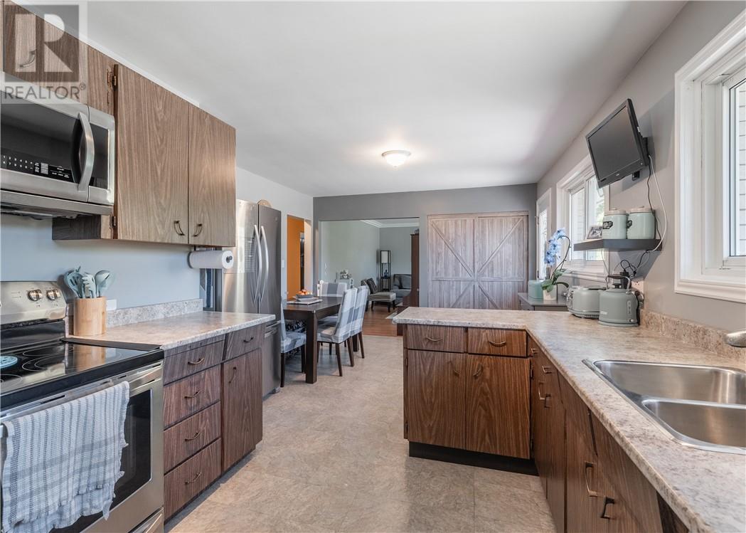 41 Moxam Drive, Greater Sudbury, Ontario, P3Y1C5, Greater Sudbury, Ontario — photo 2 of 5