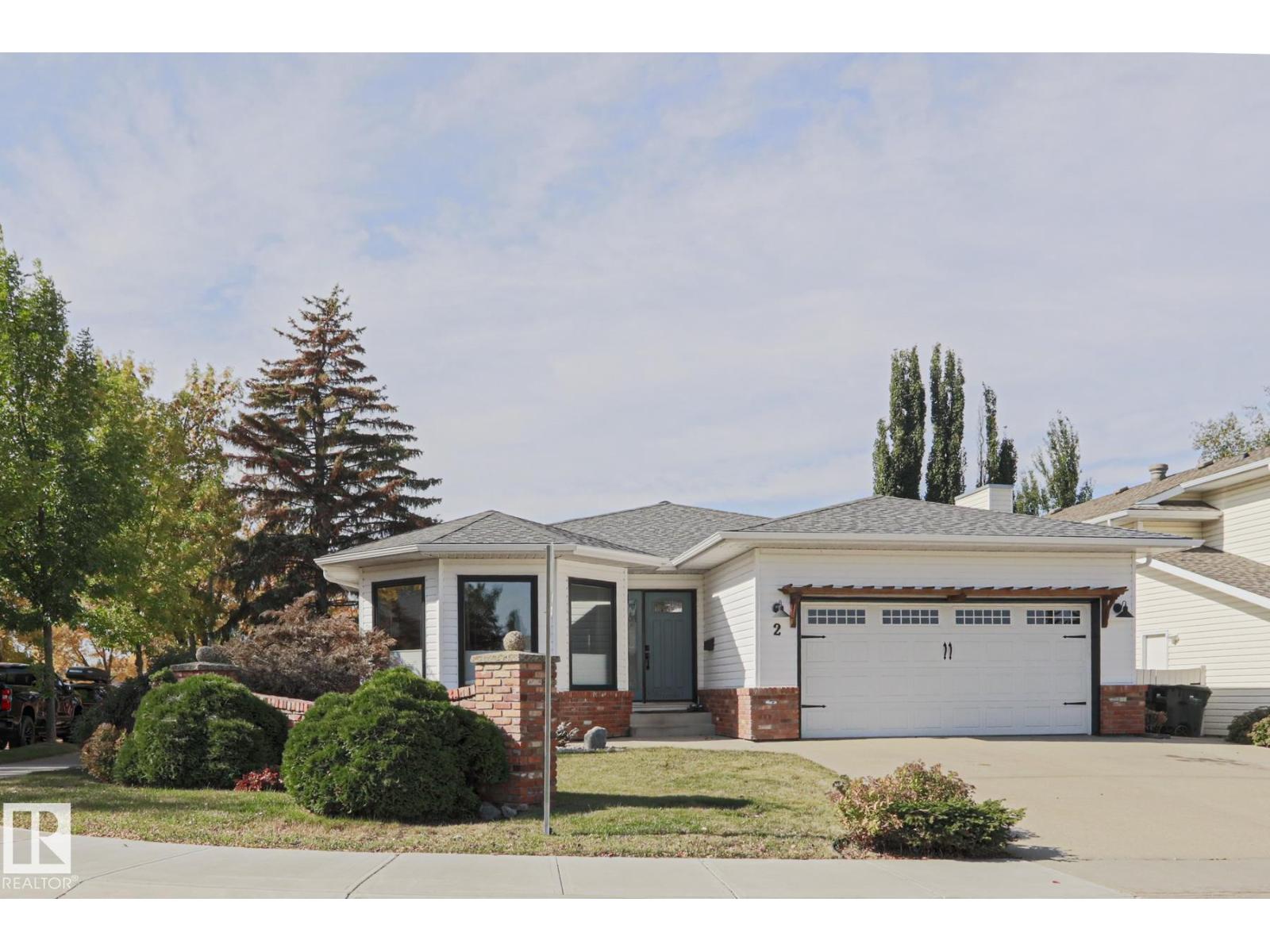 2 Hillview CR NE - 1