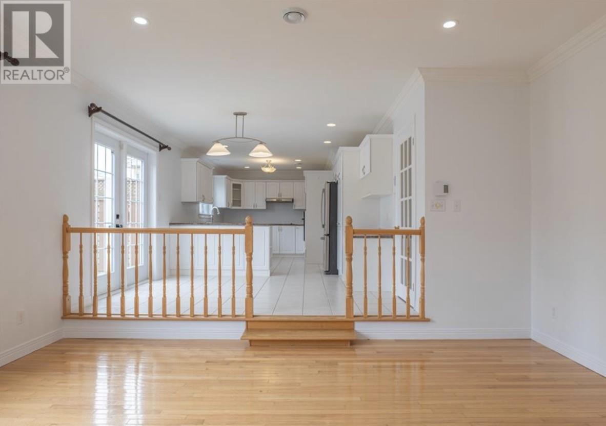 16 Hyde Park Drive, photo 8 of 24