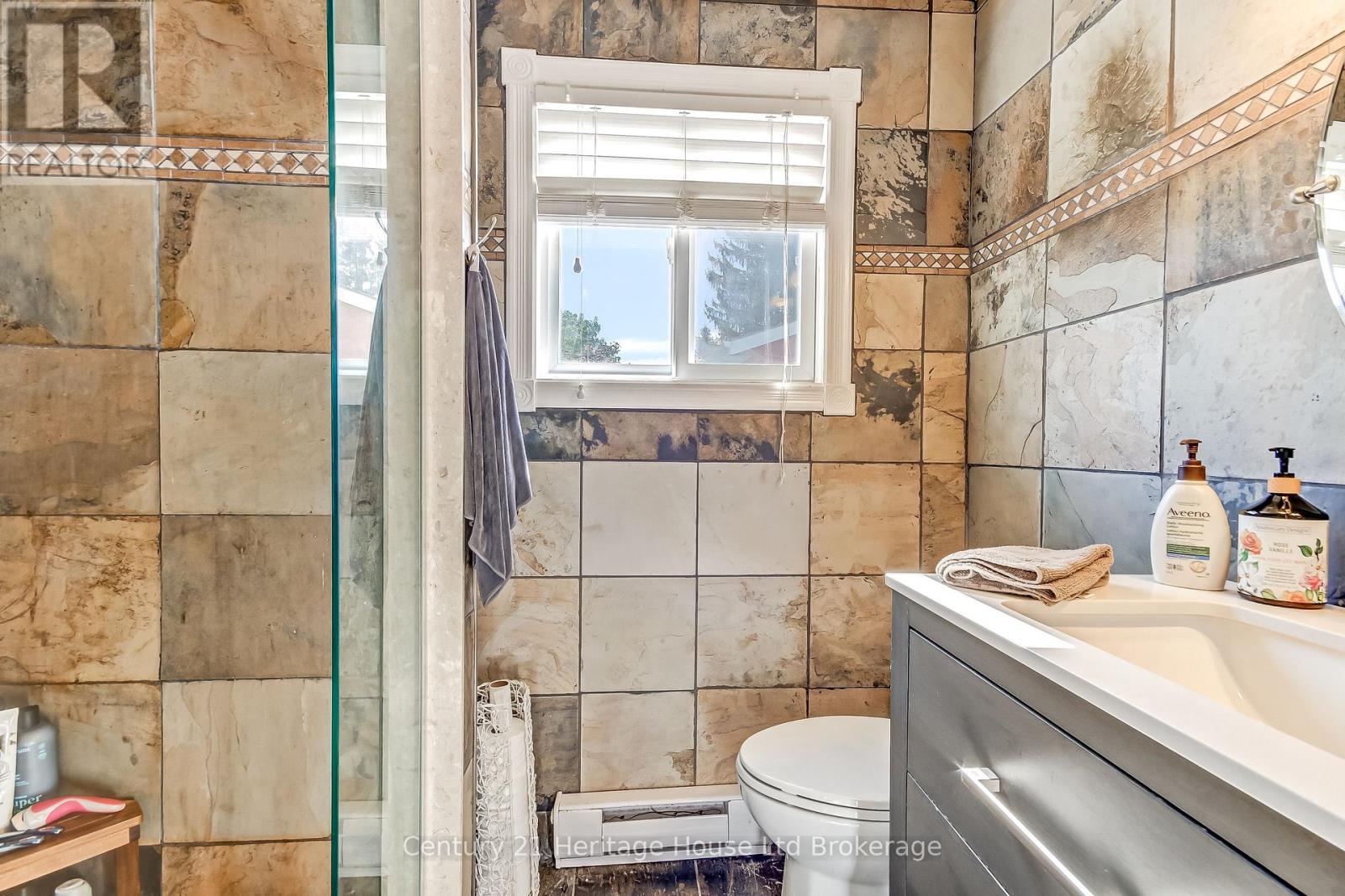 12 INNES PLACE - 11