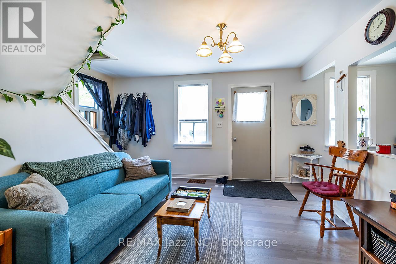 162 COLLEGE AVENUE - 3