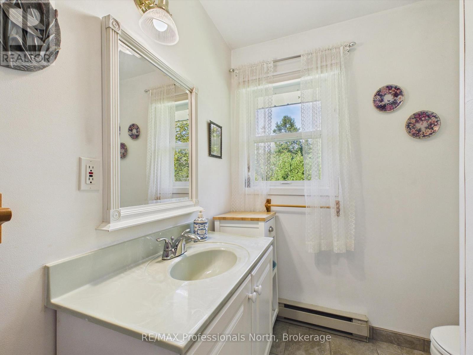 1035 SHERWOOD FOREST ROAD - 22