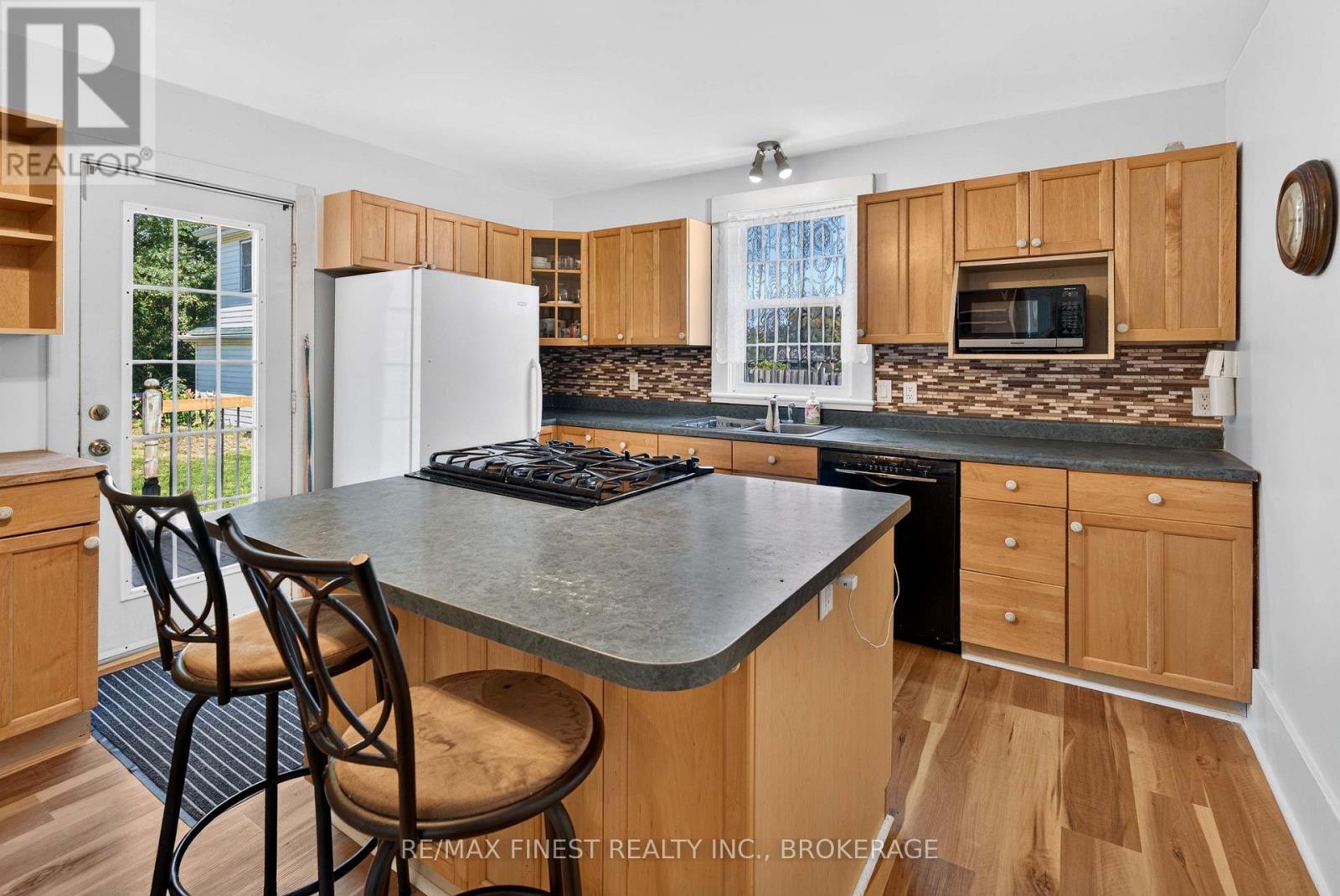 1069 SUNNYSIDE ROAD - 20