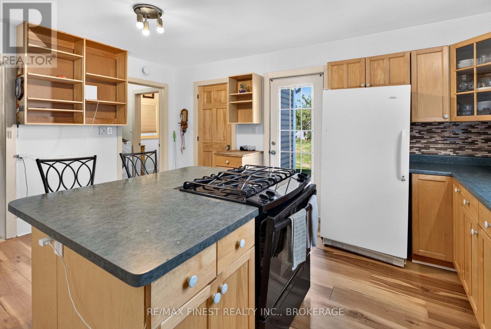 1069 SUNNYSIDE ROAD - 21