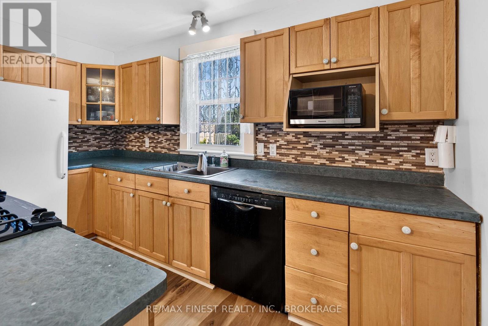 1069 SUNNYSIDE ROAD - Image 22