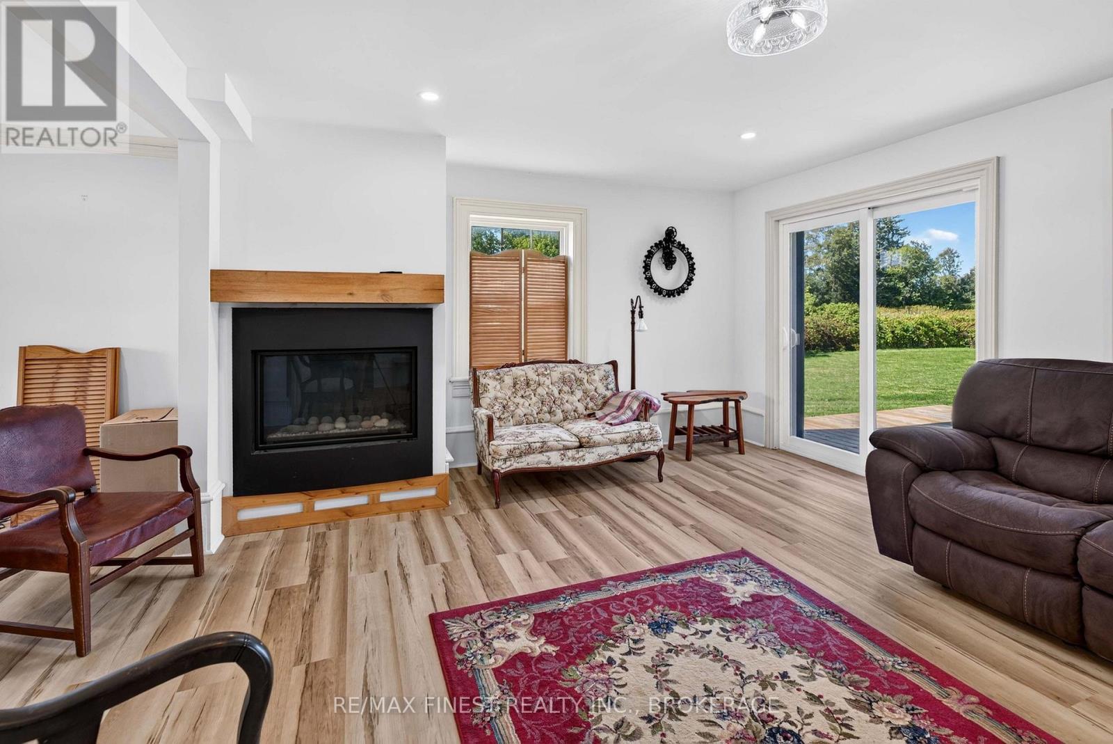 1069 SUNNYSIDE ROAD - 24