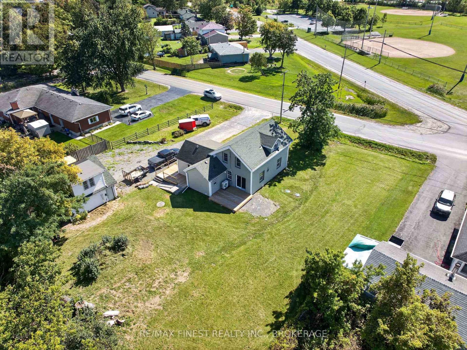 1069 SUNNYSIDE ROAD - 4