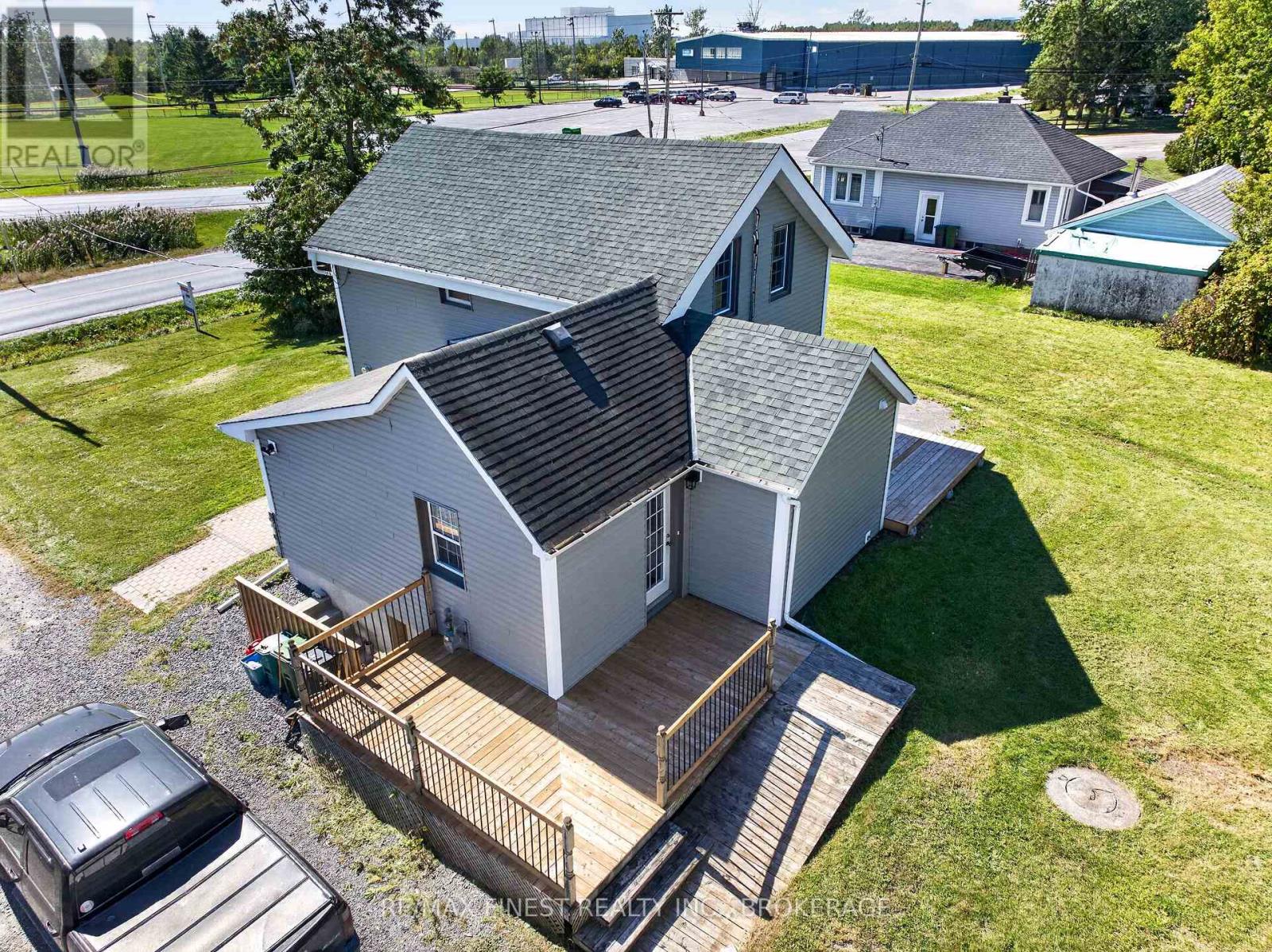 1069 SUNNYSIDE ROAD - 6