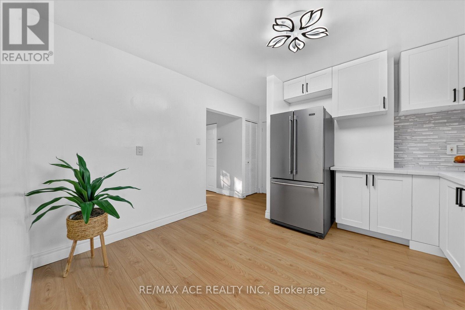 21 SIR RAYMOND DRIVE - 11
