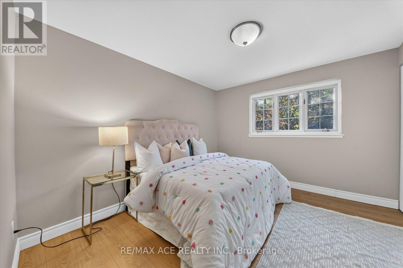 21 SIR RAYMOND DRIVE - 16