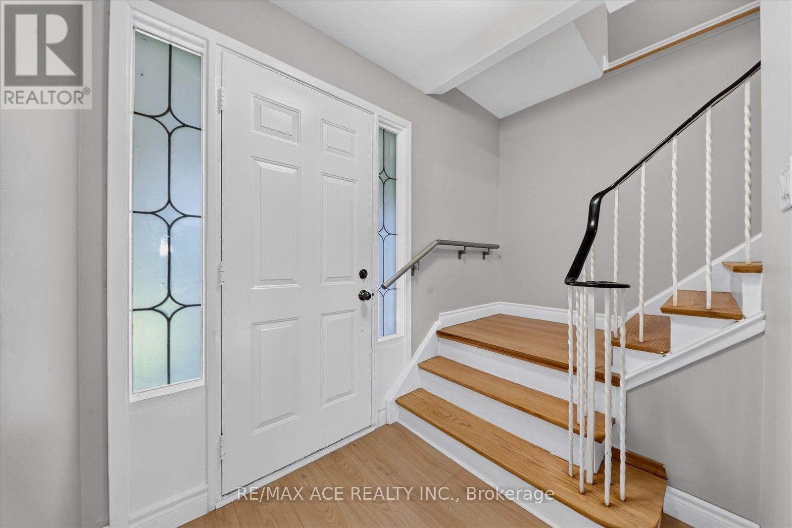 21 SIR RAYMOND DRIVE - 5