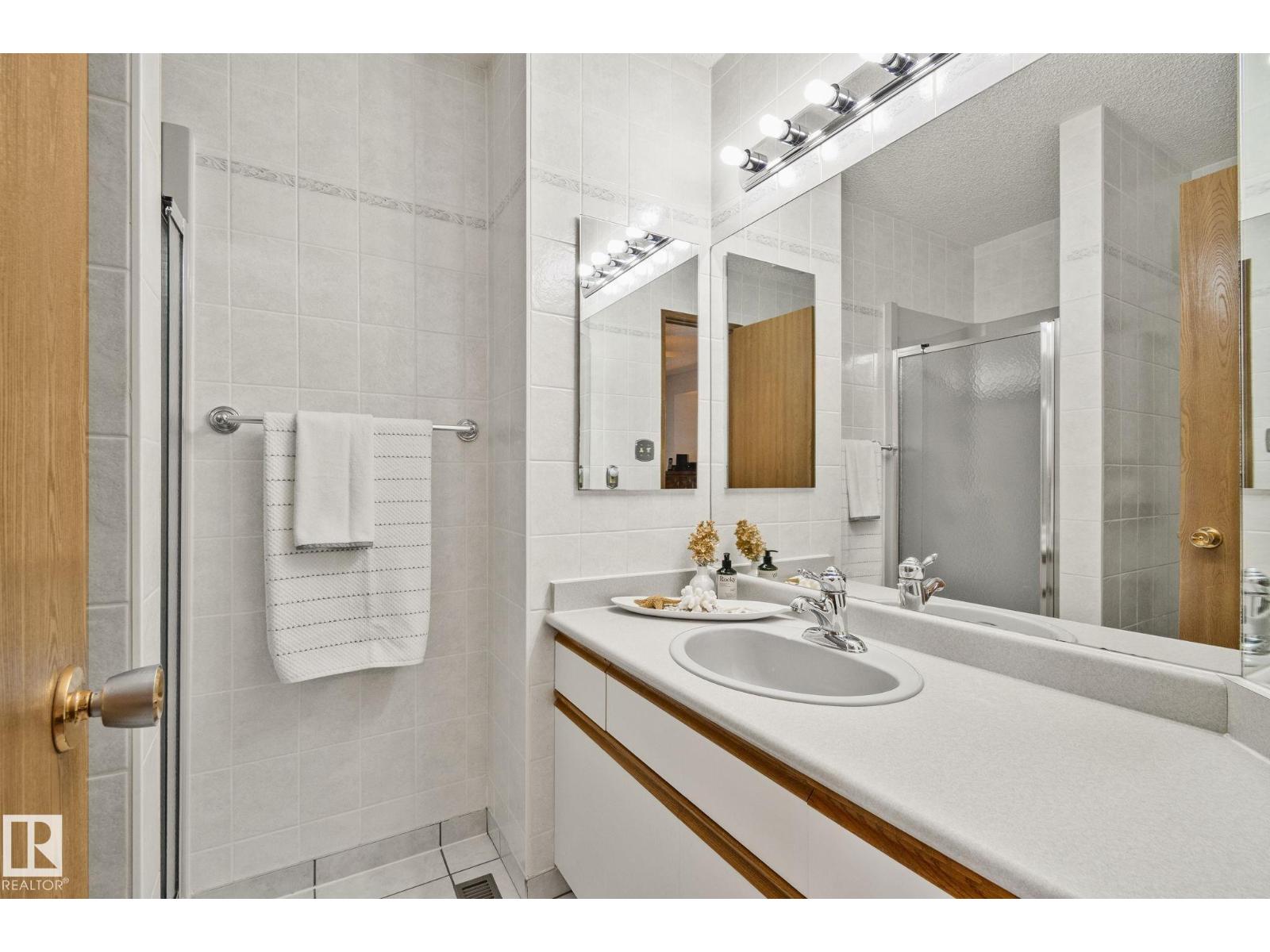 9532 175 AV NW - 17