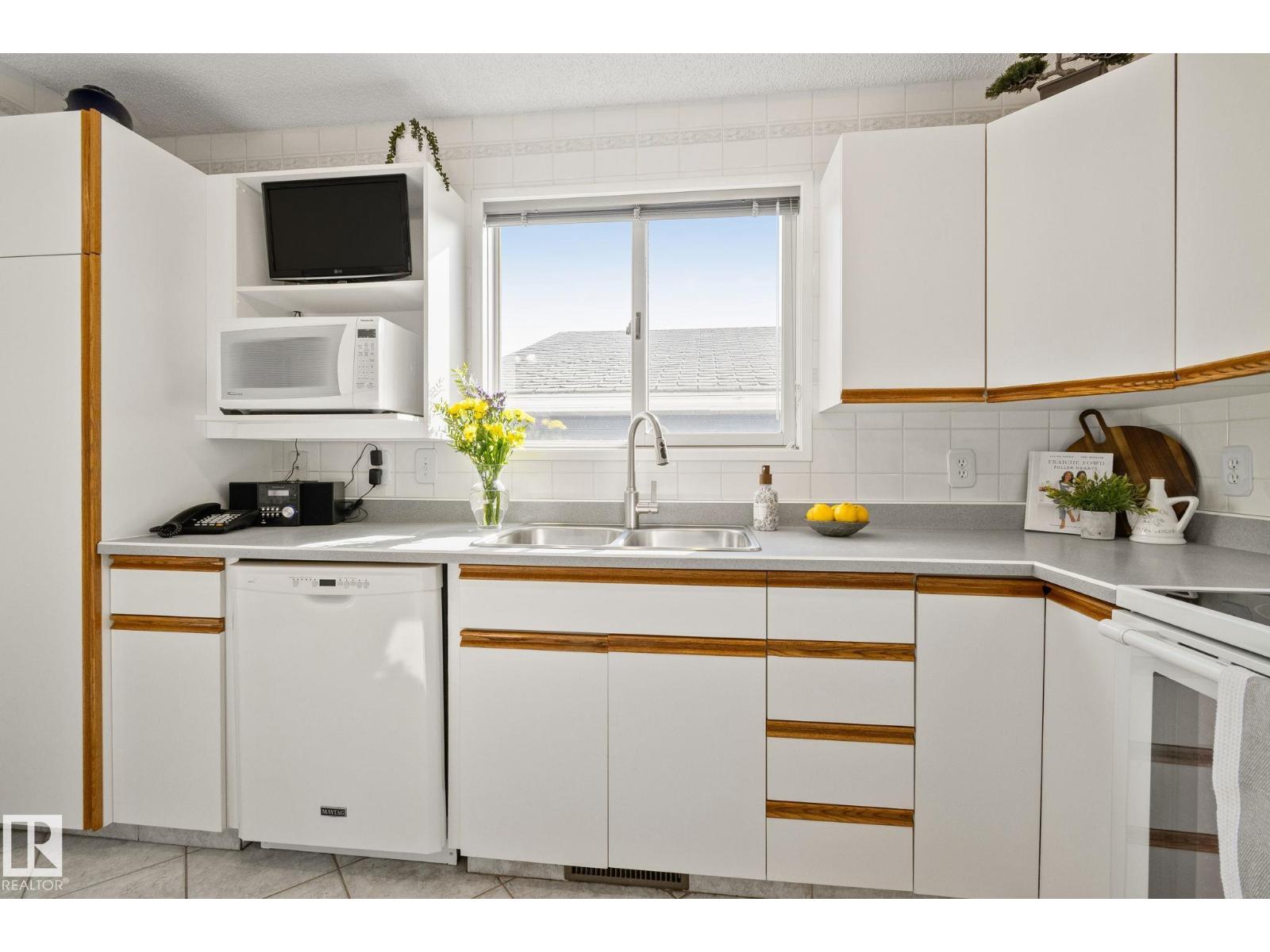 9532 175 AV NW - 8
