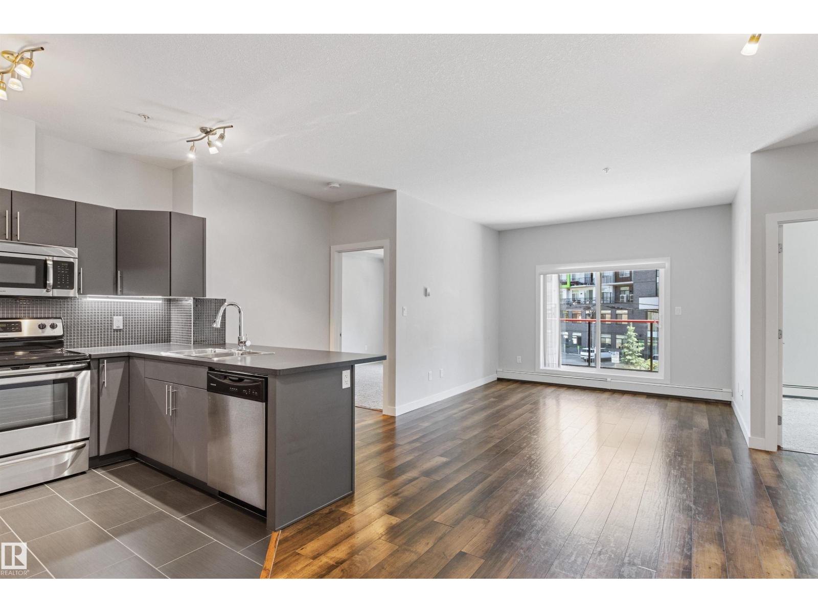 #210 10611 117 ST NW - 6