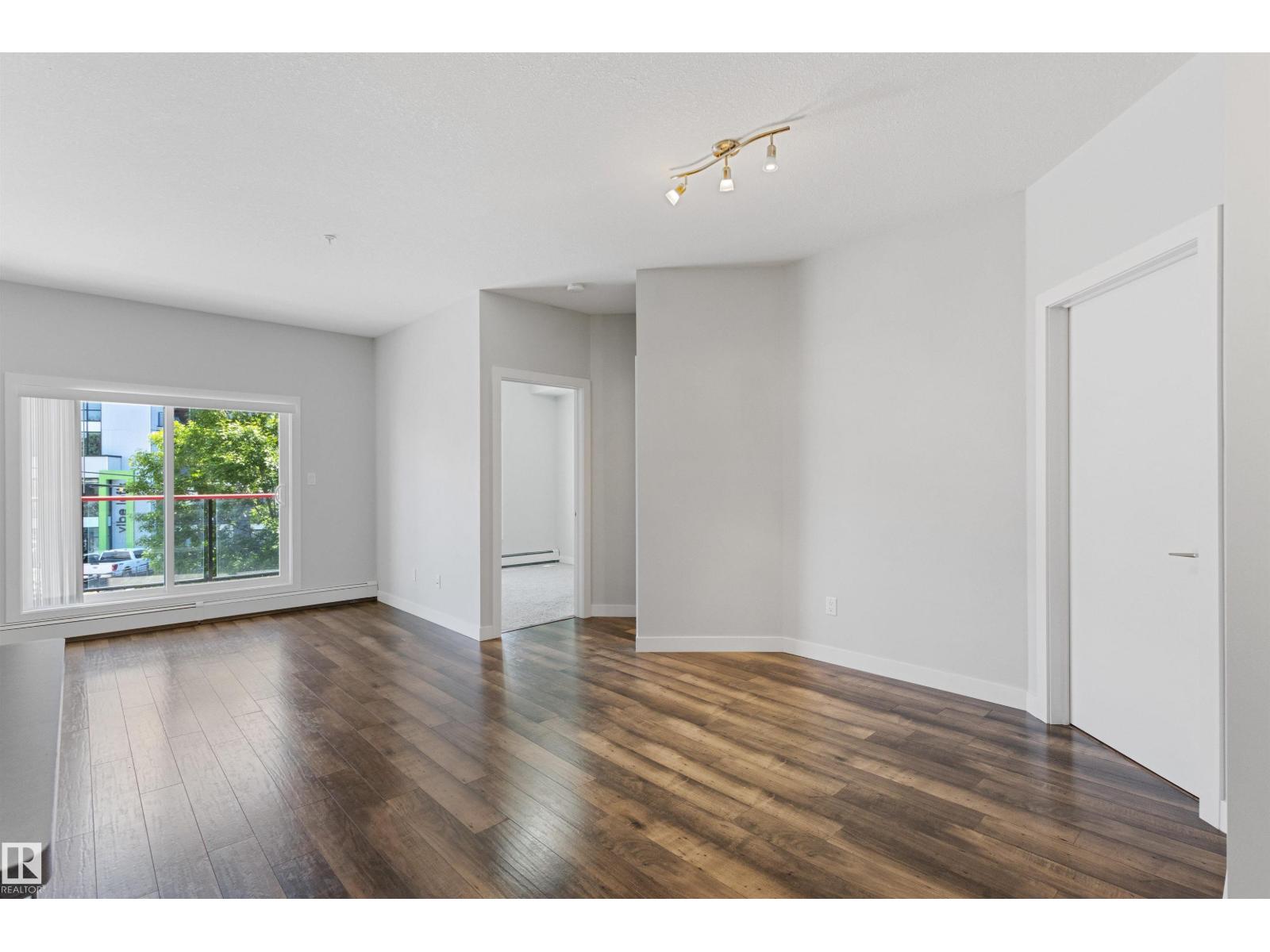 #210 10611 117 ST NW - 7