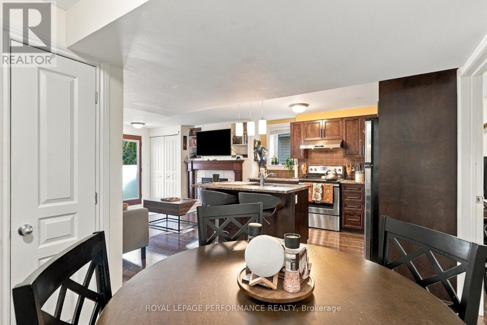 251 Topaze Crescent