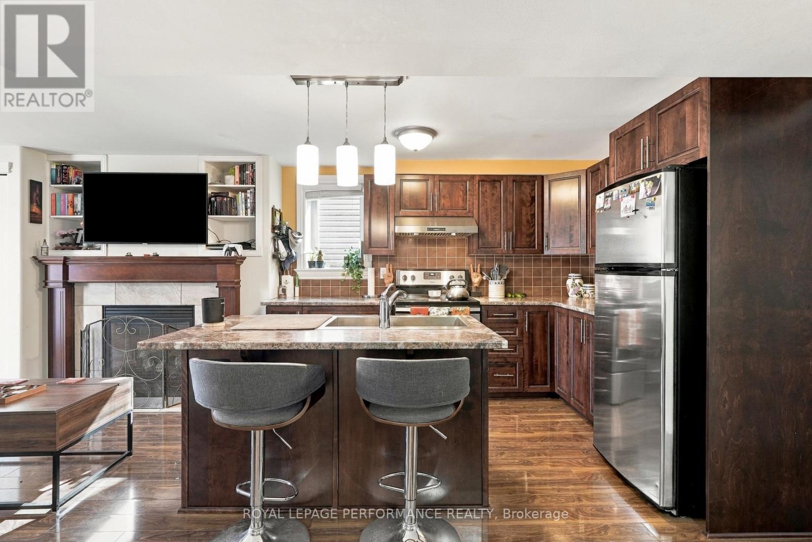 251 Topaze Crescent