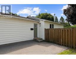 Bedroom - 27 Ballantrae Way, Ottawa, ON K2L1N3 Photo 6