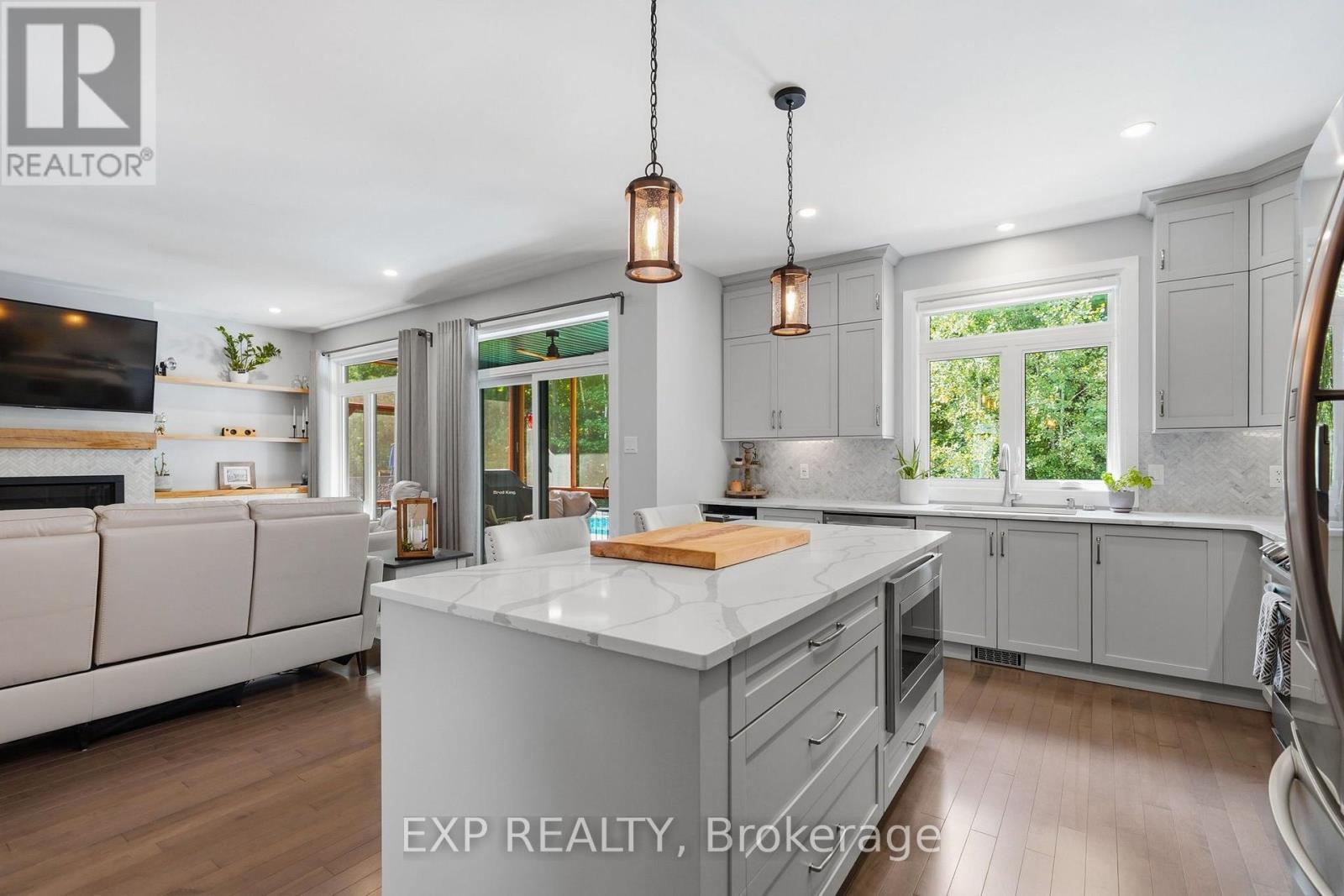 382 DORE STREET - 11