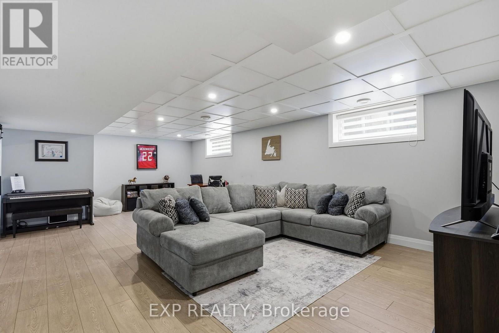 382 DORE STREET - 30