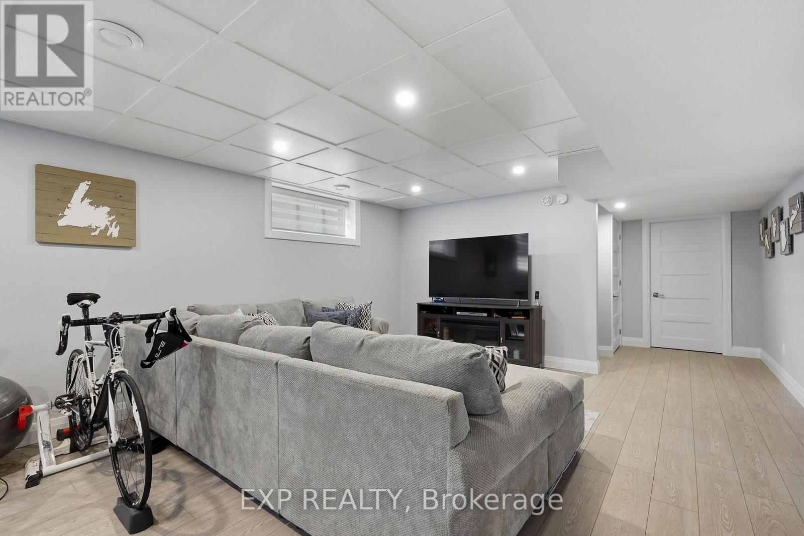 382 DORE STREET - Image 31