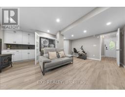 Family room - 7 Maplehurst Avenue, Ottawa, ON K2H5A3 Photo 6