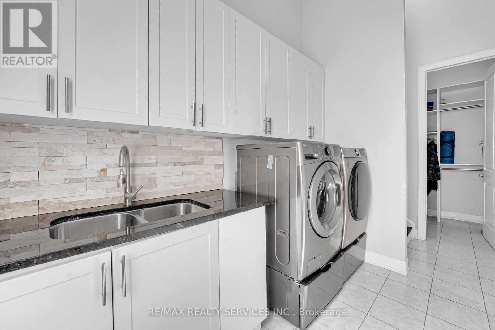 22 Giant Cedars Court, King, ON photo 32