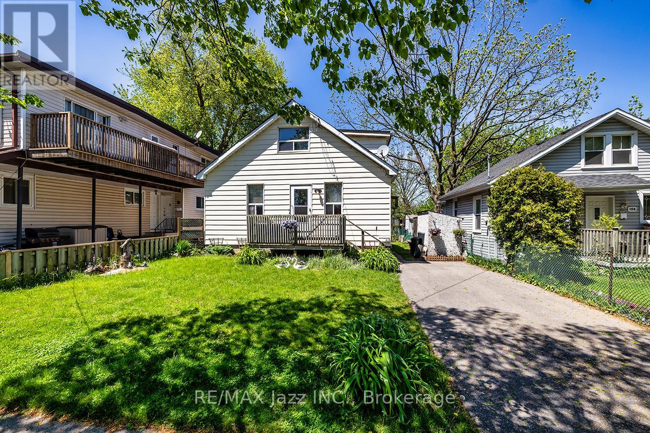 162 COLLEGE AVENUE - 24