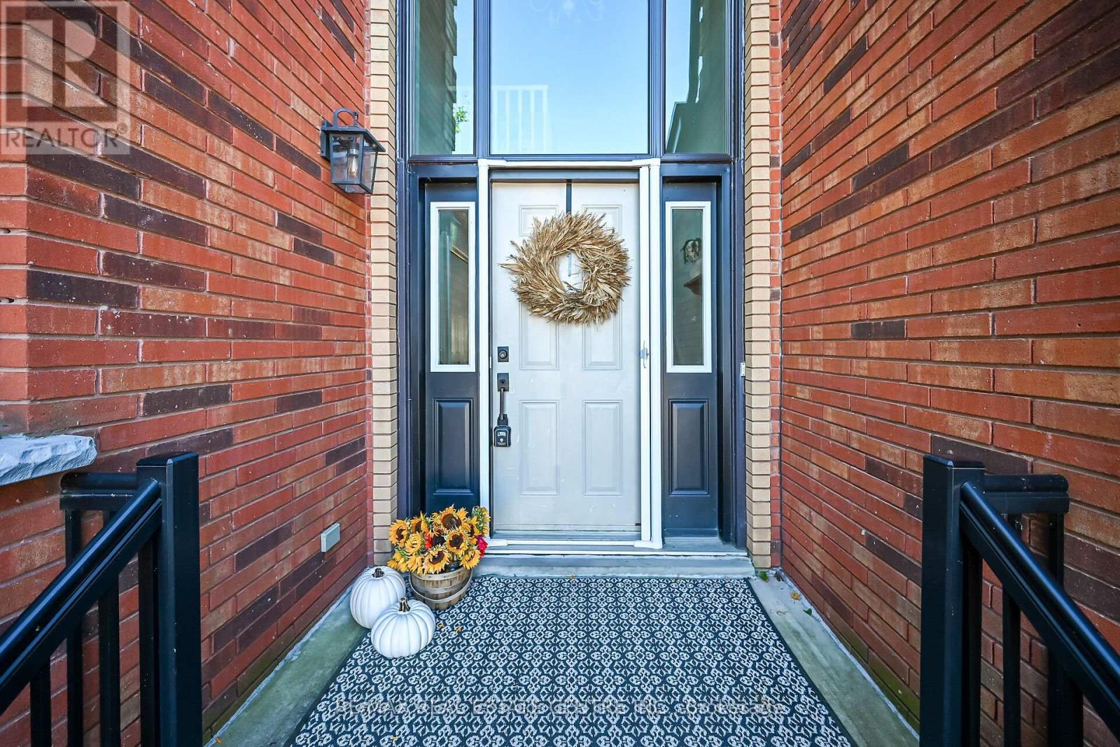 #1 54 ARGYLE STREET S - 2