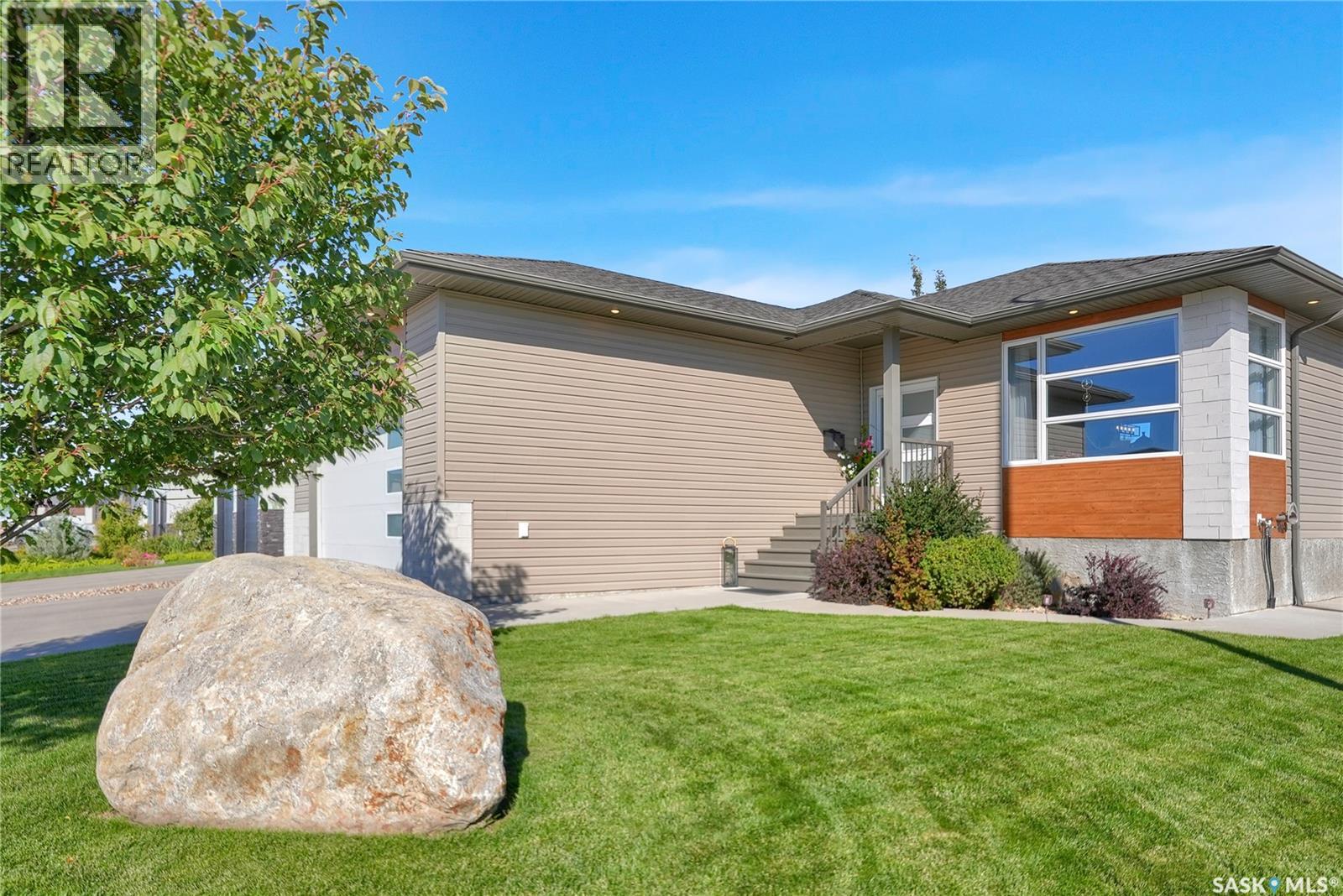2 Broda TERRACE, Moose Jaw — photo 4
