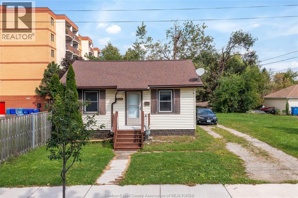 2454 JOS ST. LOUIS AVENUE, Windsor