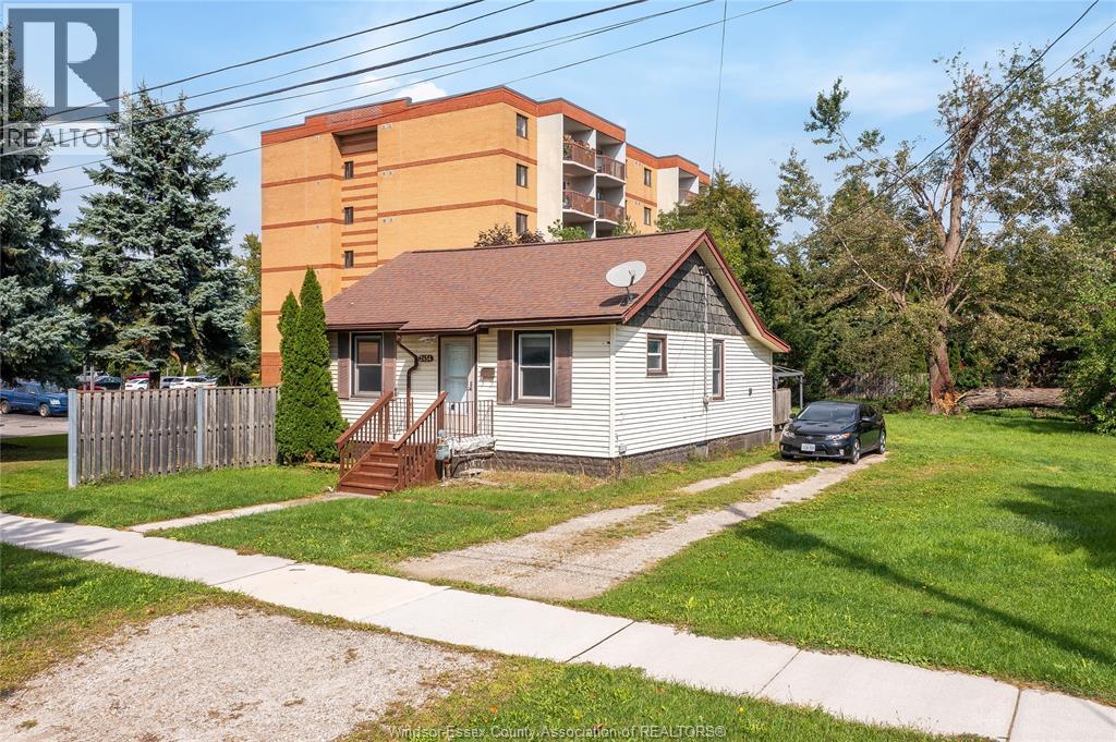 2454 JOS ST. LOUIS AVENUE, Windsor — photo 2