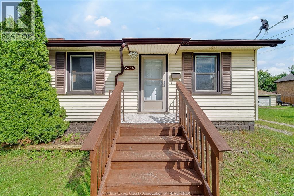 2454 JOS ST. LOUIS AVENUE, Windsor — photo 3