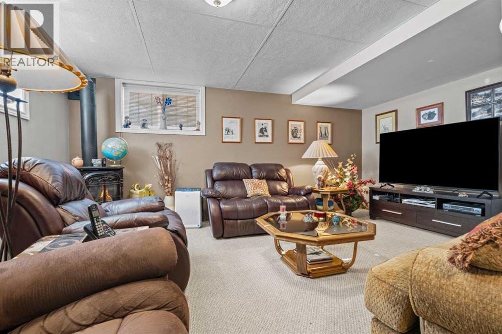 319 De Foras Close NW - photo 32