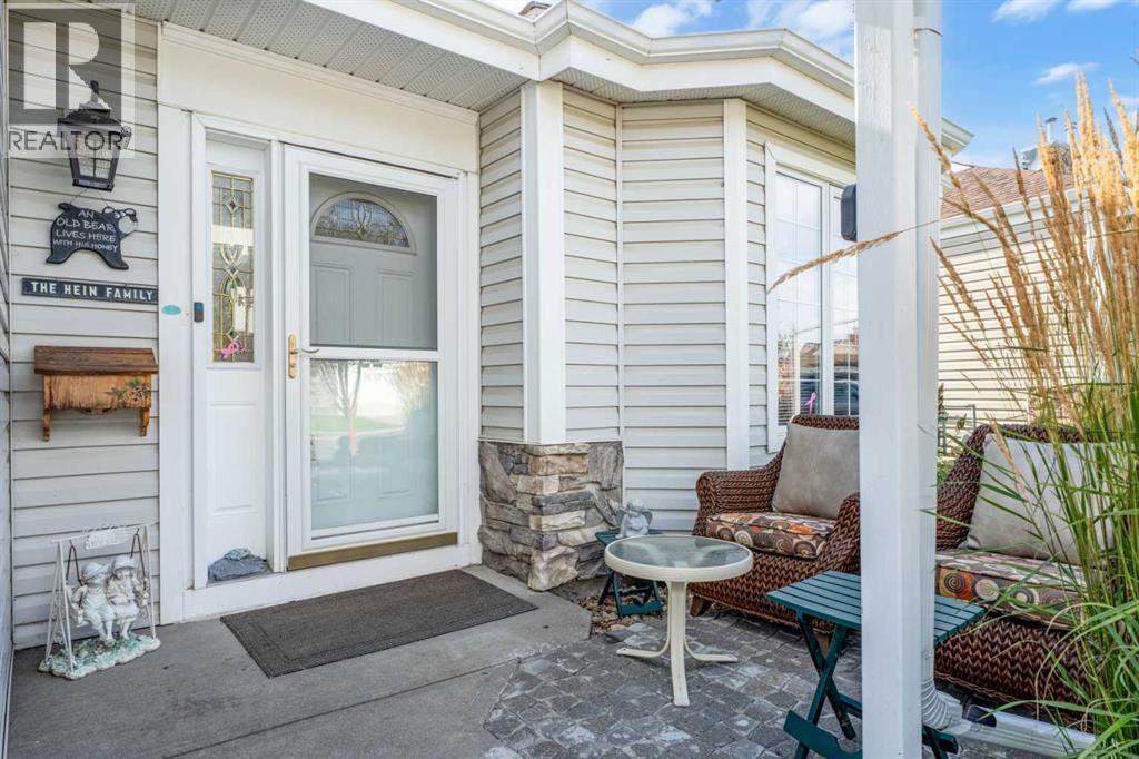 319 De Foras Close NW - photo 4