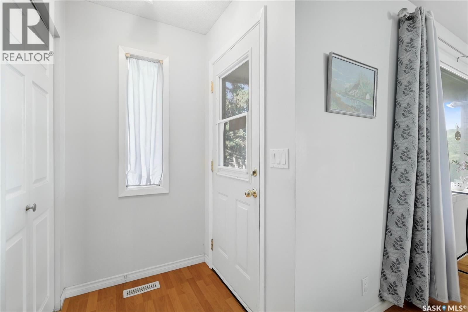 135 Broadway AVENUE, Regina — photo 2