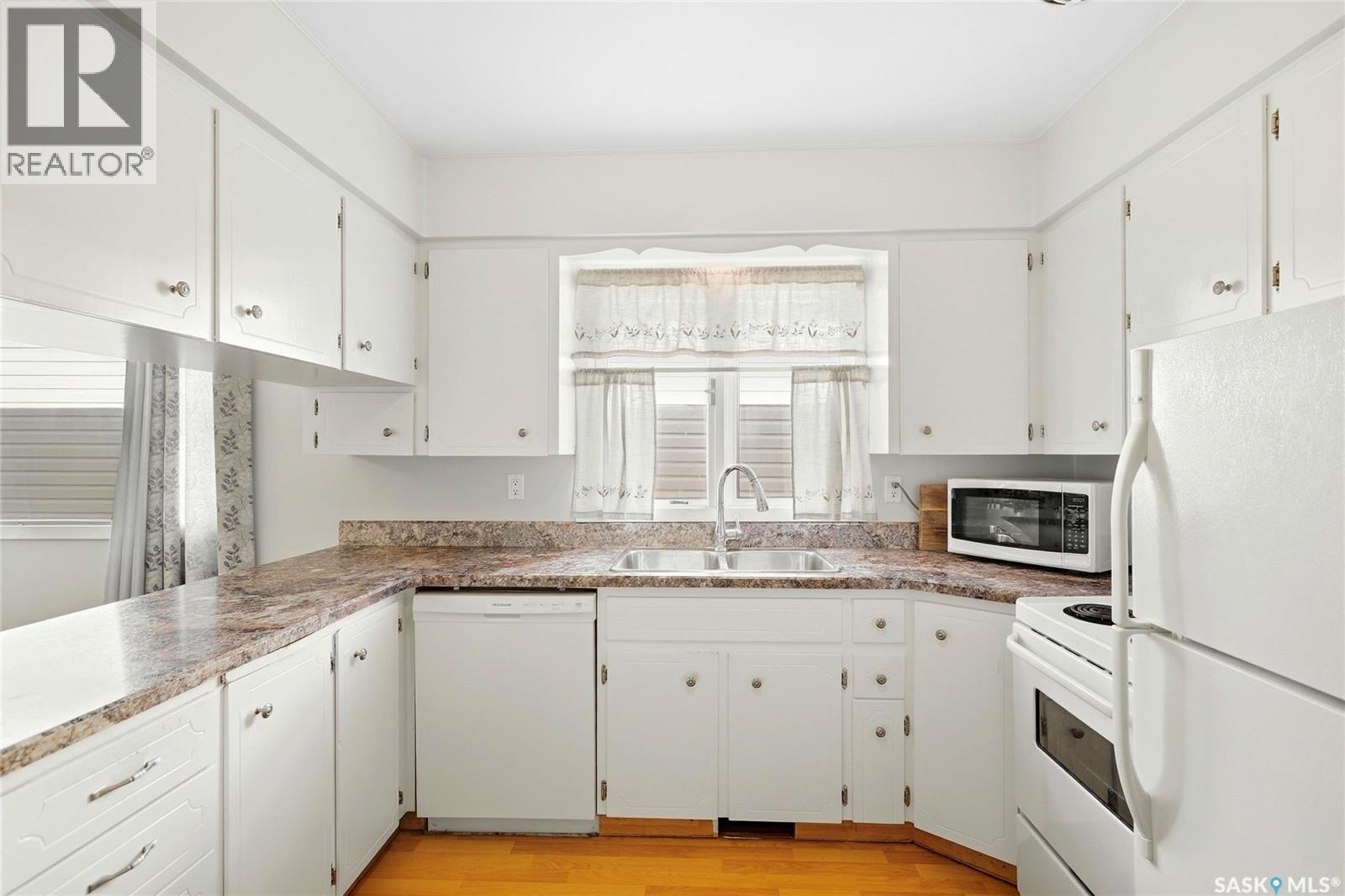 135 Broadway AVENUE, Regina — photo 9