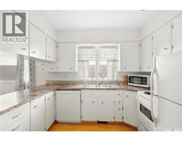 Kitchen - 135 Broadway Avenue, Regina, SK S4N1B2 Photo 9